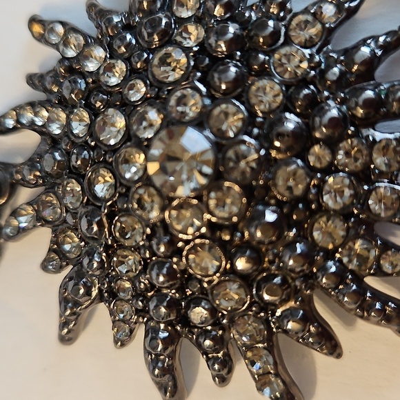 Rhinestone Star Burst Pendant on Bronze Tone 4 Strand 14"L + 2"Ext. Necklace - Picture 4 of 8